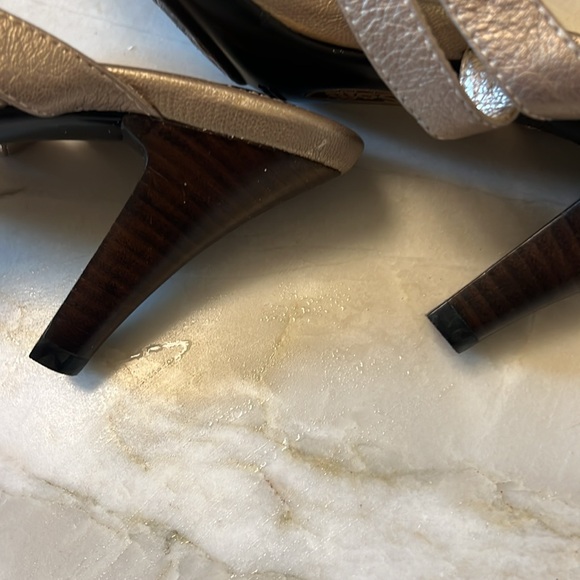 Soft Sandals, Kitten Heel Sz 8 - Picture 9 of 14